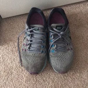 Nike Size 9 Zoom Structure 19 Tennis Shoes